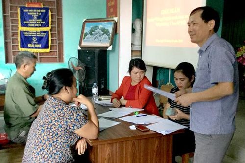 Giải ngân 400 triệu đồng thực hiện dự án 'Sản xuất rau an toàn'