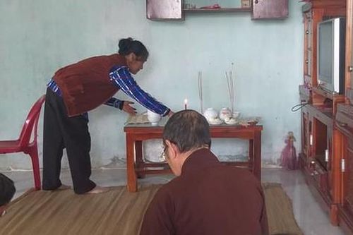 Hé lộ lý do khiến người mẹ bế con 4 tuổi lên cầu cho ăn cháo rồi nhảy sông tự tử