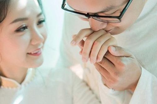 Trọn bộ ảnh cận mặt chú rể điển trai của BTV Thời sự VTV Thu Hà