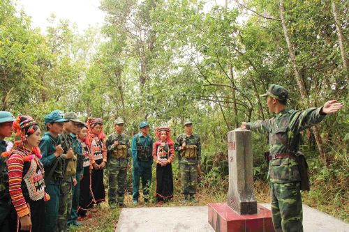Bộ đội Biên phòng cùng người dân phát triển kinh tế, bảo vệ biên giới