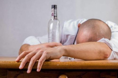 Hội chứng khiến người bệnh không uống vẫn say