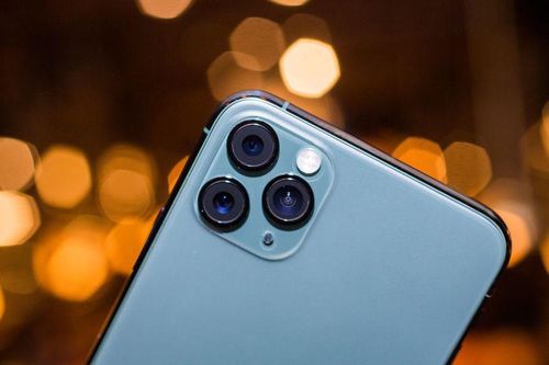 Bị chê xấu, iPhone 11 vẫn trở thành một chuẩn mực
