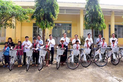 Đoàn công tác thành phố Hà Nội thăm, tặng quà tại tỉnh Gia Lai, Kon Tum