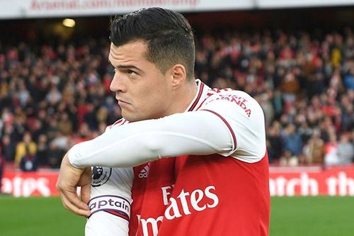 Arsenal: Granit Xhaka mất không chỉ một chiếc băng đội trưởng