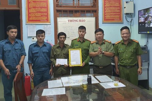 Khen thưởng thành tích truy bắt tội phạm