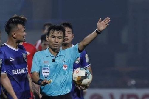 Tổng kết các giải đấu chuyên nghiệp 2019: Nóng chuyện trọng tài, an ninh