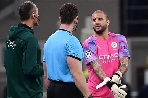 Man City mất 2 thủ môn, hậu vệ về trấn giữ khung thành