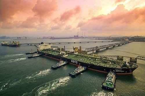Yếu tố nào khiến giá dầu cao trong tháng 11