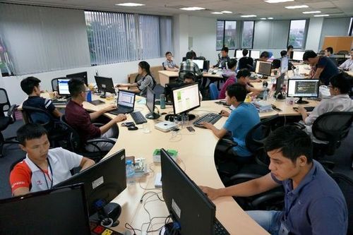 Lương lãnh đạo ngành công nghệ cao và tiêu dùng hấp dẫn nhất so với các ngành