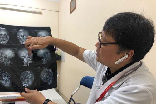 Bệnh nhân ngáo đá, 'lên gối' đánh điều dưỡng đang mang thai 4 tháng