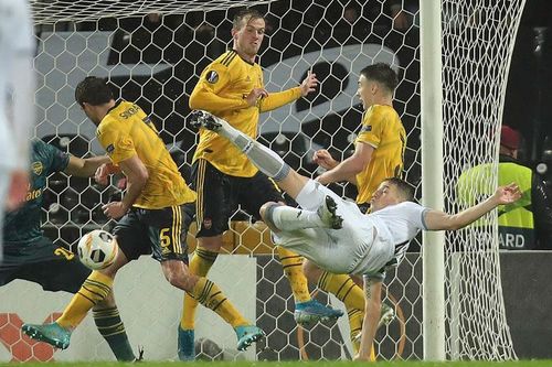 Arsenal đánh rơi chiến thắng phút 90