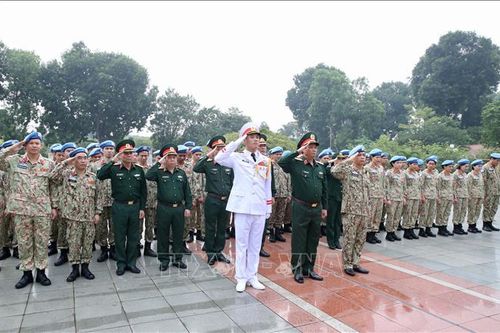 Sĩ quan mũ nồi xanh hứa quyết tâm với Bác