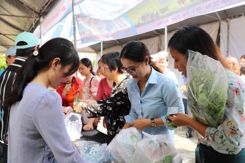 Kết nối tiêu thụ nông sản an toàn do phụ nữ kinh doanh, sản xuất