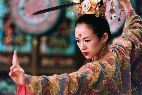 Chương Tử Di: Ồn ào vì chuyện tình với cha con Thành Long và hạnh phúc bên người từng có hai đời vợ
