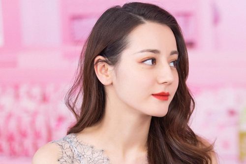 Địch Lệ Nhiệt Ba khoe nhan sắc hàng đầu showbiz