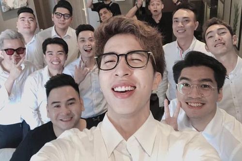 Dàn phù rể toàn gương mặt nổi tiếng trong đám hỏi streamer Xemesis