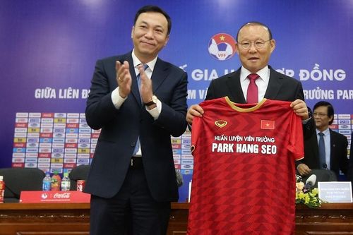 Truyền thông châu Á nói gì về hợp đồng mới của HLV Park Hang-seo