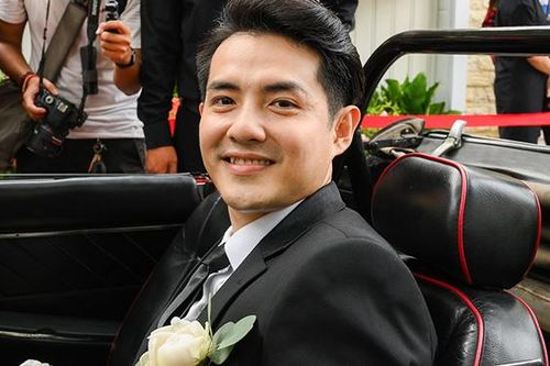 Ông Cao Thắng lái xe sang đón Đông Nhi trong lễ cưới