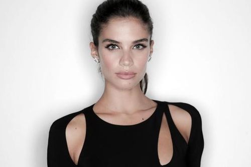 Sara Sampaio - Giấc mơ thoát khỏi danh xưng 'bản sao' của đàn chị