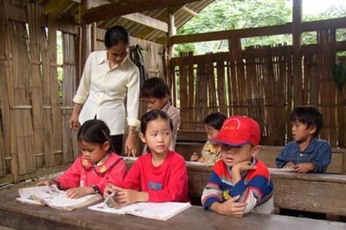 Nghiên cứu chính sách luân chuyển giáo viên vùng đặc biệt khó khăn