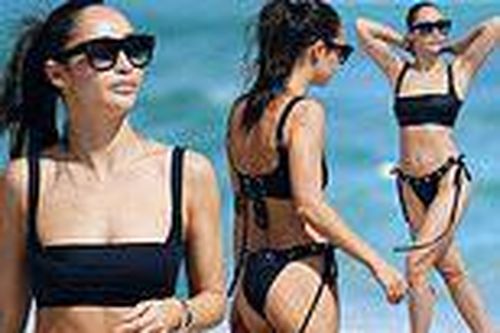 Sao truyền hình Mỹ phô dáng nuột nà gợi cảm với bikini