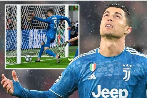Ghi bàn cho Juventus, vì sao Ramsey lại xin lỗi Ronaldo?