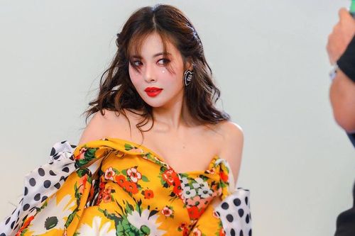 HyunA tặng cho hàng chục fan món quà trị giá hơn 5 triệu đồng
