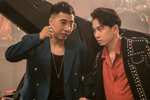 Only C và Karik bị chửi, đòi đánh vì từ chối chụp hình