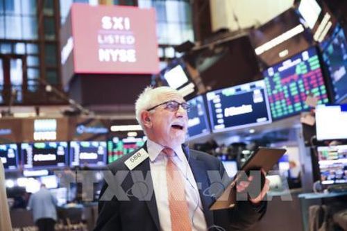 Các chỉ số Dow Jones và S&P 500 chốt phiên ở các mức cao kỷ lục