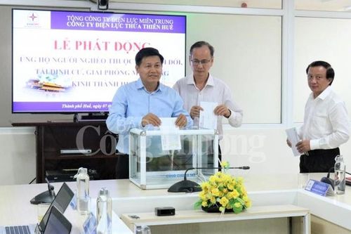 Ngành điện Thừa Thiên Huế: Hơn 40 triệu đồng ủng hộ người nghèo Dự án Kinh thành Huế