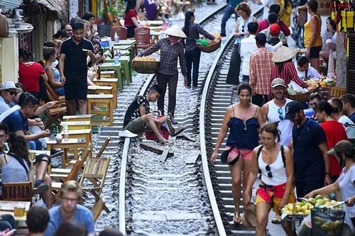Sếp công ty Đường sắt: Cần cấm kinh doanh du lịch ven đường tàu