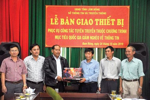 Giảm nghèo thông tin cho vùng sâu
