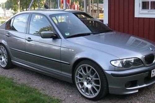 Vì sao hàng vạn chiếc xe sang BMW bị triệu hồi?