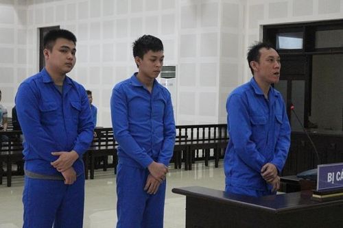 Giang hồ dọa người nước ngoài lấy hàng chục triệu 'phí bảo kê'