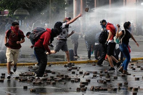 Chile tan hoang sau bạo lực giữa cảnh sát với người biểu tình