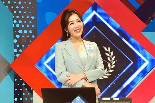 MC Diệp Chi được khen hack tuổi khi khoe sân khấu Olympia mới