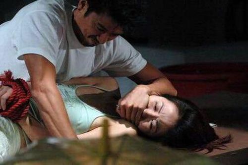 Bắt gã cầm dao khống chế cô gái để cướp, hiếp dâm