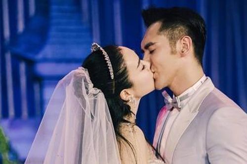 Chung Lệ Đề kỷ niệm 3 năm cưới chồng kém 12 tuổi