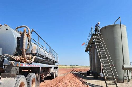 Giá dầu chạm đỉnh 6 tuần, tăng vọt gần 2% trong tuần