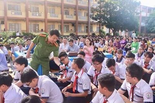 Tuổi trẻ Công an TP Hồ Chí Minh hưởng ứng Ngày Pháp luật Việt Nam