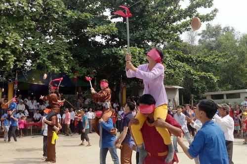 Gắn bó tình làng nghĩa xóm