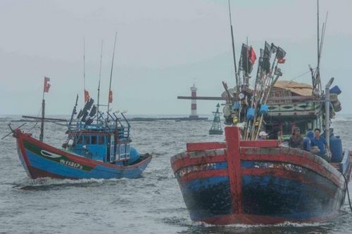 Tàu cá Việt tránh trú bão tại cảng của Philippines