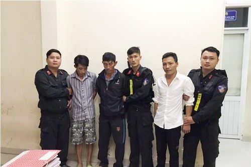 'Cẩu tặc' dùng ô tô, súng đi trộm chó bị công an tóm gọn