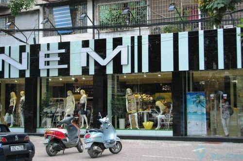 Thu giữ 4 tấn quần áo ngoại thay mác các thương hiệu Việt