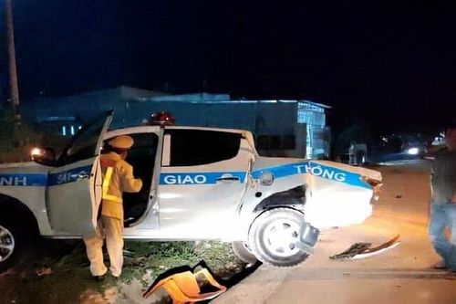 Tài xế say rượu, đâm văng xe tuần tra của CSGT
