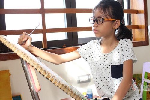Cô bé Quảng Bình không đến trường mở triển lãm tranh ở tuổi 11