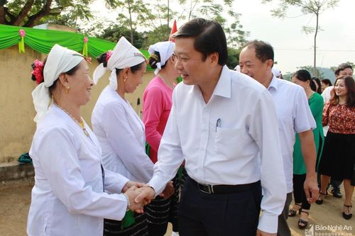 Phó Chủ tịch UBND tỉnh Lê Hồng Vinh dự Ngày hội Đại đoàn kết tại Tân Kỳ