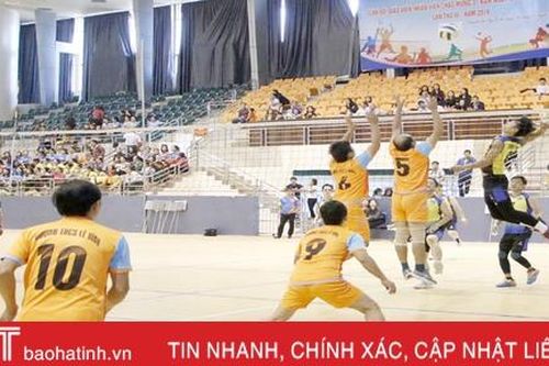 Hấp dẫn giải bóng chuyền mừng kỷ niệm ngày Nhà giáo Việt Nam tại TP Hà Tĩnh