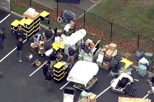 Kiếm bộn tiền nhờ bán thiết bị Trung Quốc dán mác 'Made in the USA' cho quân đội Mỹ
