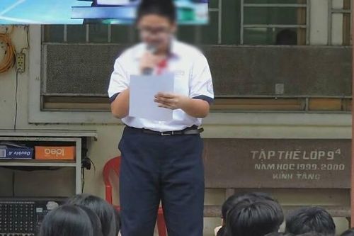 Báo Hàn đưa tin nam sinh lớp 8 bị công khai kiểm điểm trước toàn trường vì lập trang mạng 'anti' nhóm nhạc BTS